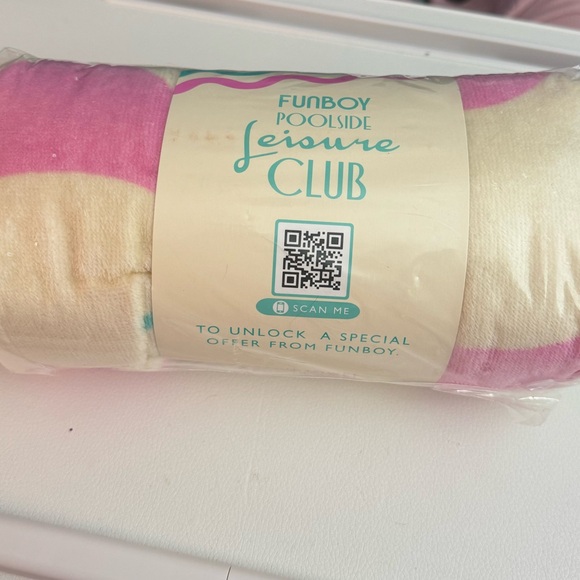 Funboy wavy striped beach towel - Picture 4 of 7